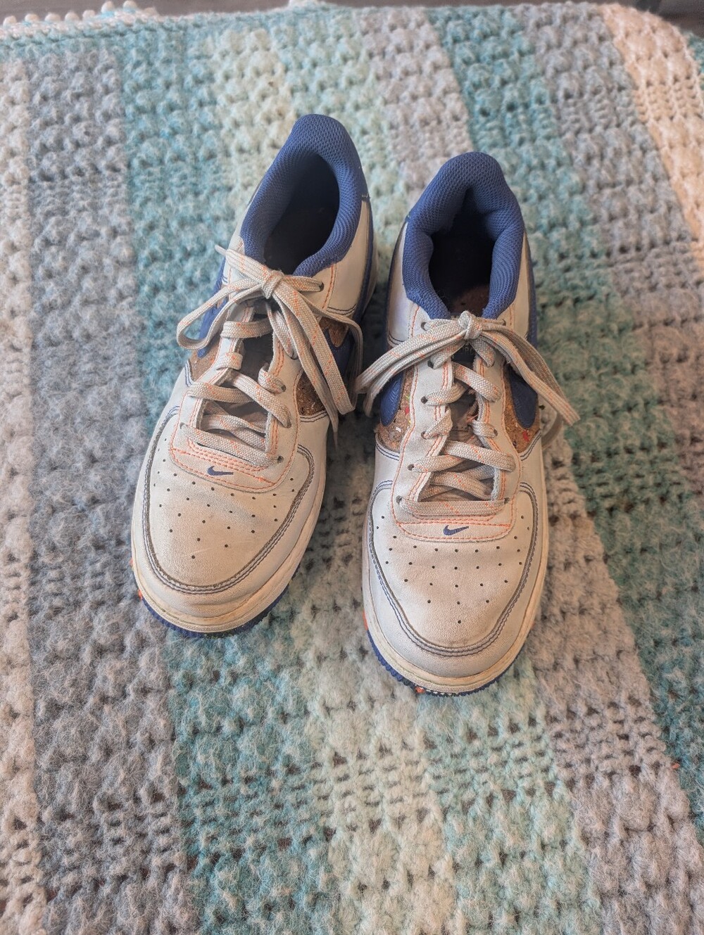 Nike Kids Cream and Blue Low-Top Sneakers With Cork Sides And Tounge Size 6